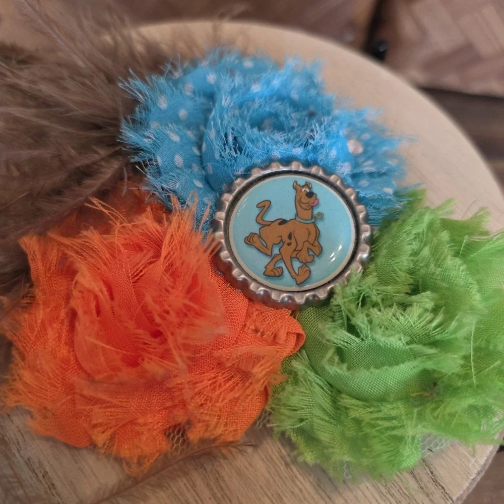 Scooby-Doo Bottlecap Hair Accessory‎ Feathers Orange Blue Green Chiffon Roses